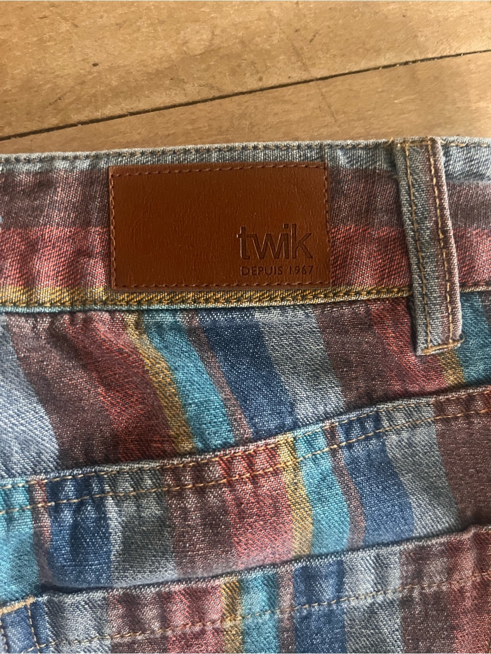 TWIK Simons
Retro Multicolor Striped Jeans High Rise
Straight Leg Denim Size 27 - Picture 8 of 8